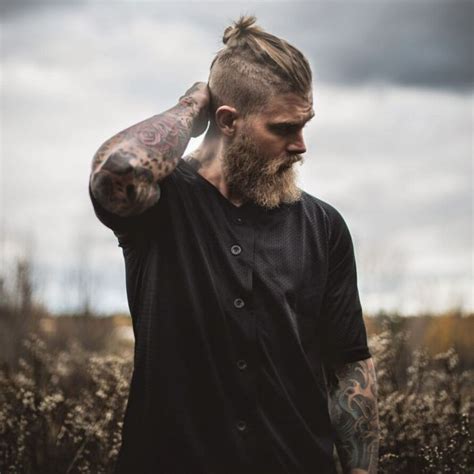 coiffure viking homme cheveux mi long|22 idées de coiffures pour les hommes aux cheveux。